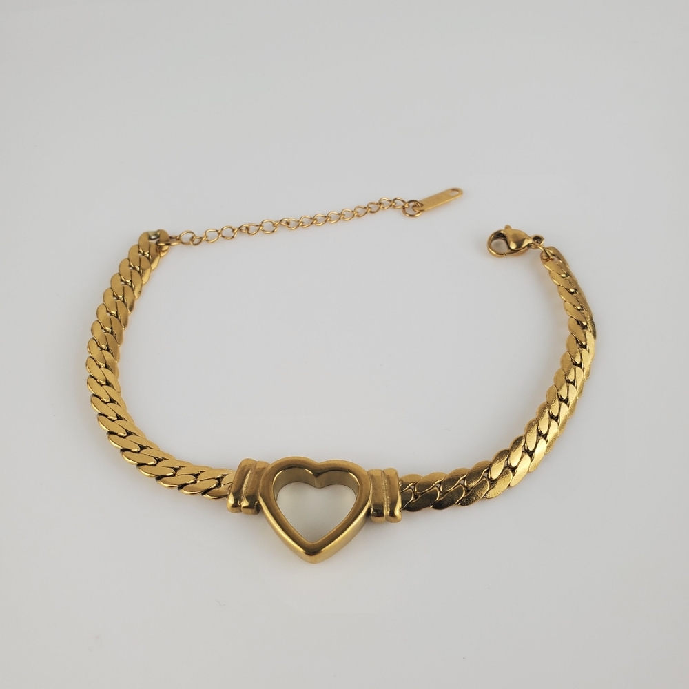 Set of bracelet and necklace